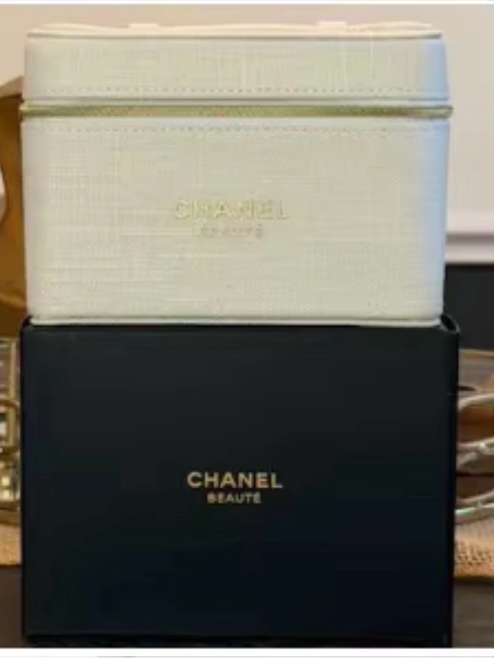 CHANEL Cream Quilted Vanity Case with Gold Logo beaute